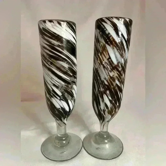 2-hand blown fluted  champagne glasses - Picture 4 of 6